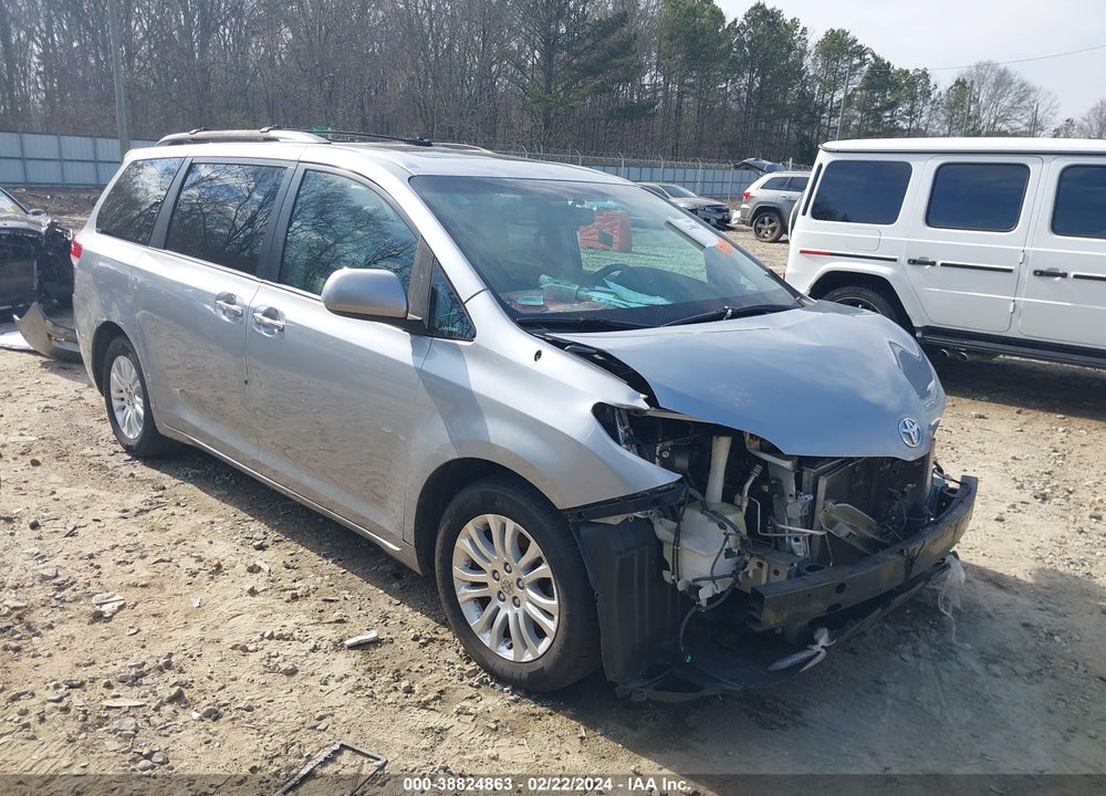 2014 TOYOTA SIENNA XLE V6 8 PASSENGER VIN: 5TDYK3DC8ES514489