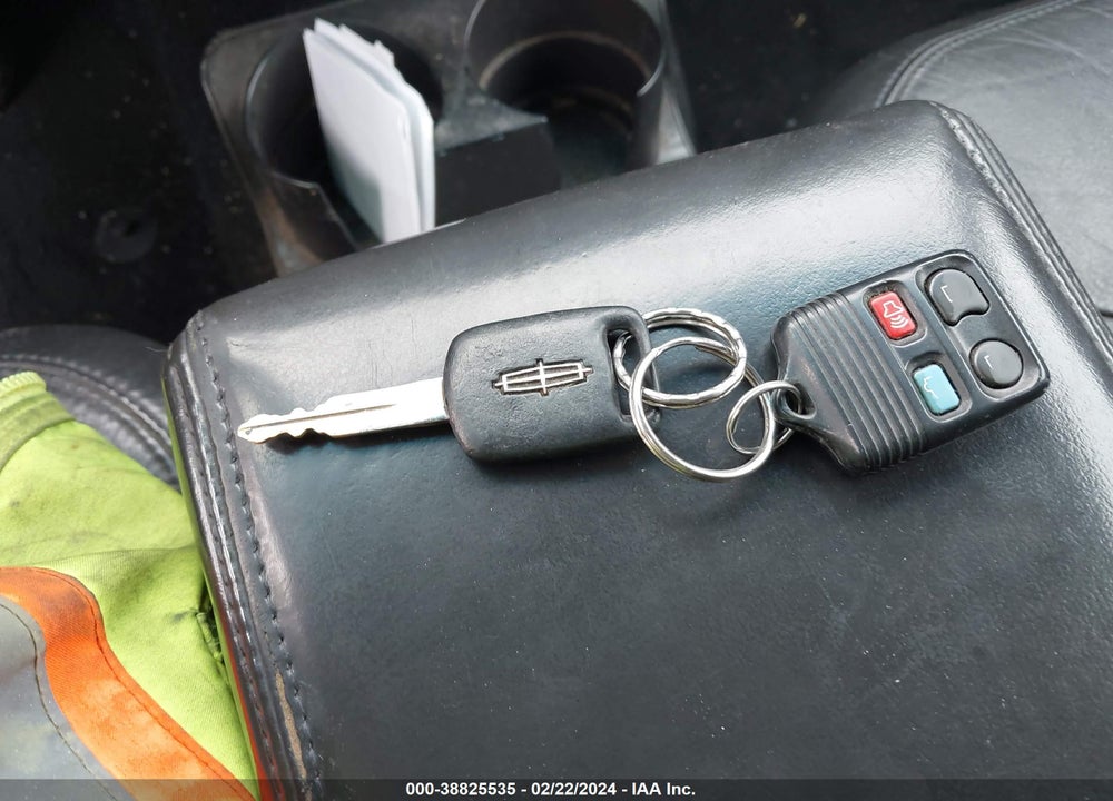 2011 LINCOLN TOWN CAR VIN: 2LNBL8EV0BX752929
