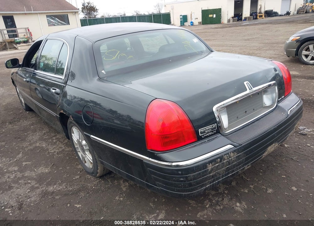 2011 LINCOLN TOWN CAR VIN: 2LNBL8EV0BX752929
