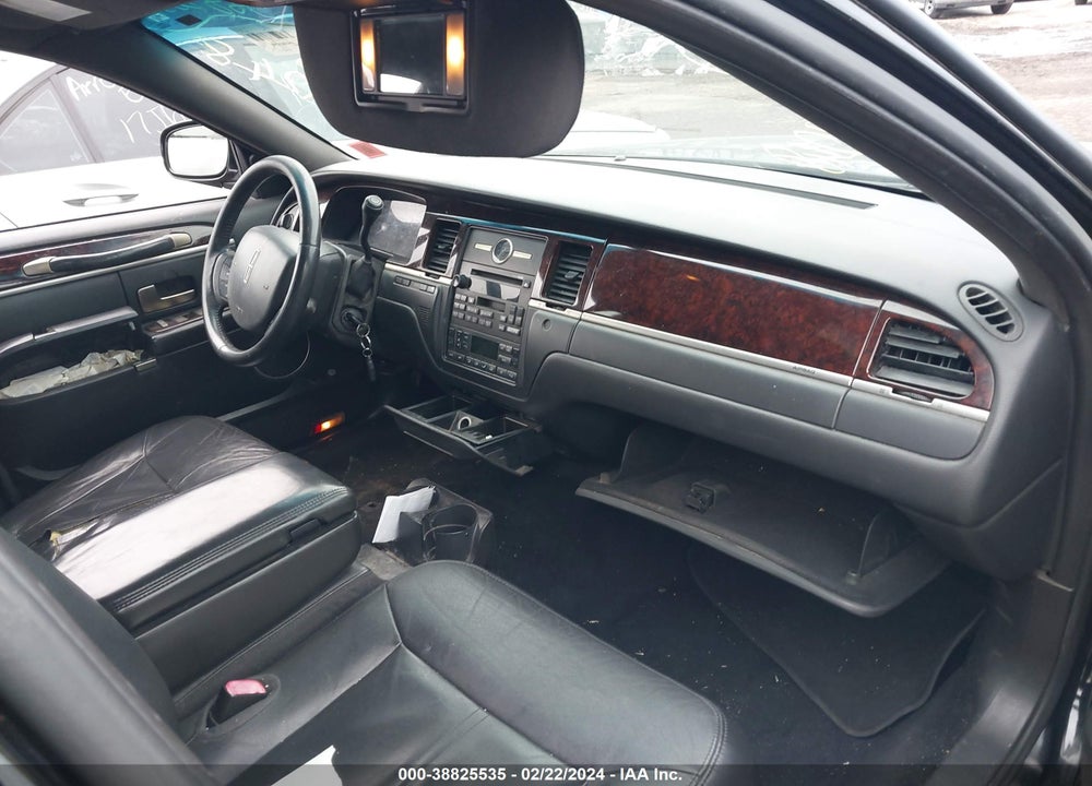 2011 LINCOLN TOWN CAR VIN: 2LNBL8EV0BX752929