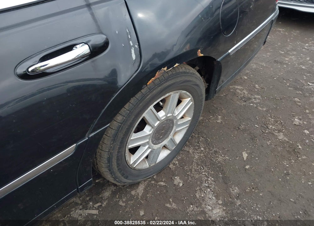 2011 LINCOLN TOWN CAR VIN: 2LNBL8EV0BX752929