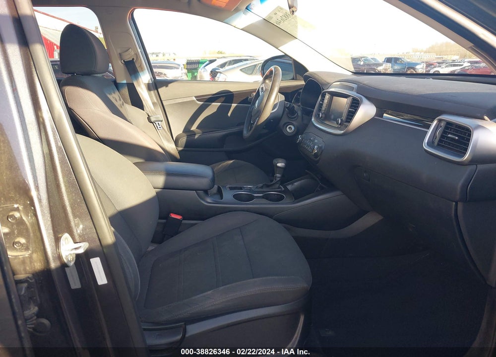 2019 KIA SORENTO 2.4L LX VIN: 5XYPG4A35KG508844