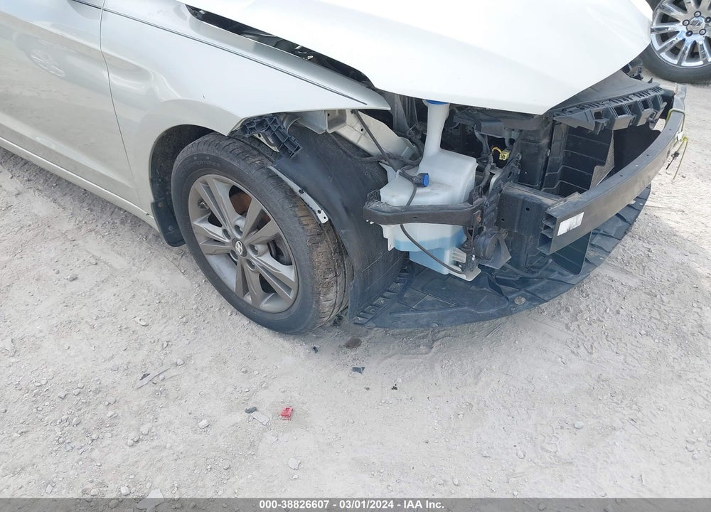 2018 HYUNDAI ELANTRA SEL VIN: 5NPD84LF8JH239544