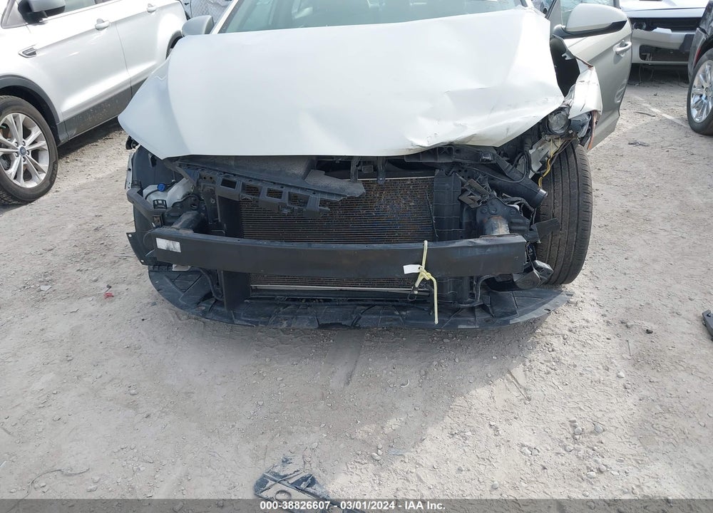 2018 HYUNDAI ELANTRA SEL VIN: 5NPD84LF8JH239544