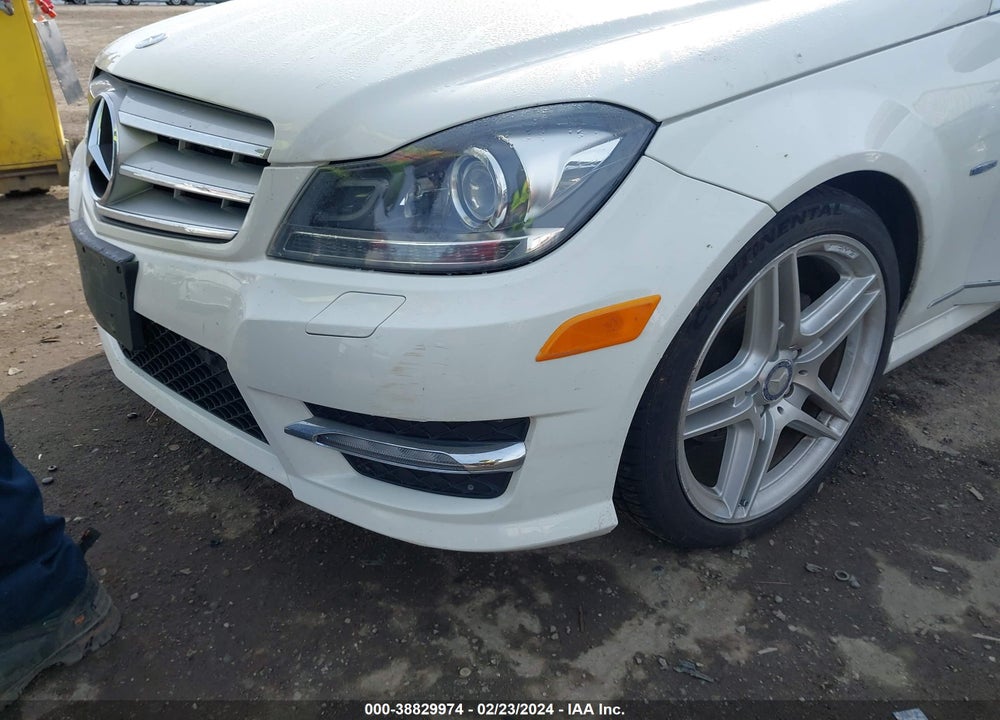 2012 MERCEDES-BENZ C 250 LUXURY/SPORT VIN: WDDGF4HB6CR207573