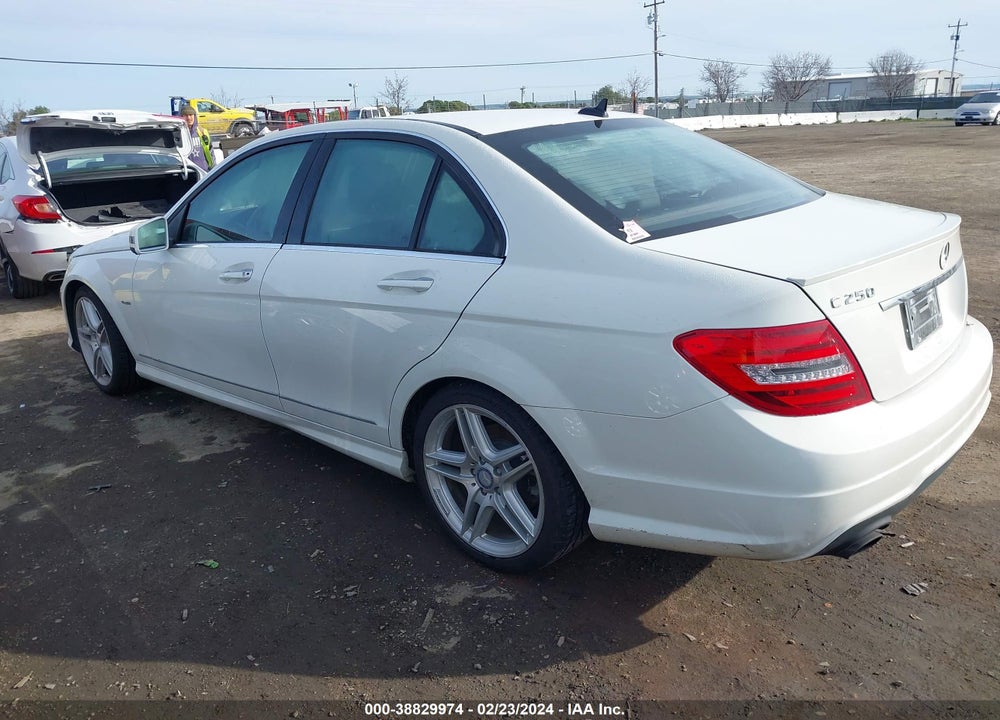 2012 MERCEDES-BENZ C 250 LUXURY/SPORT VIN: WDDGF4HB6CR207573