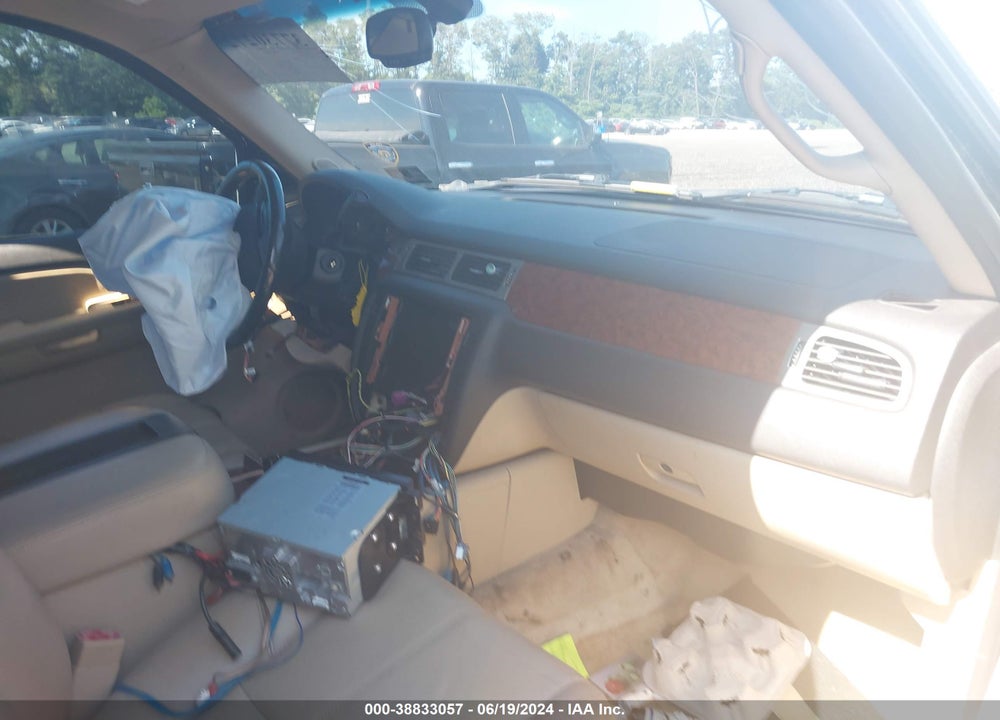 2008 CHEVROLET SUBURBAN 1500 LTZ VIN: 3GNFK16328G199725