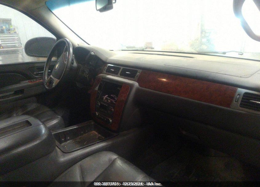 2011 CHEVROLET TAHOE LT VIN: 1GNSKBE00BR214936