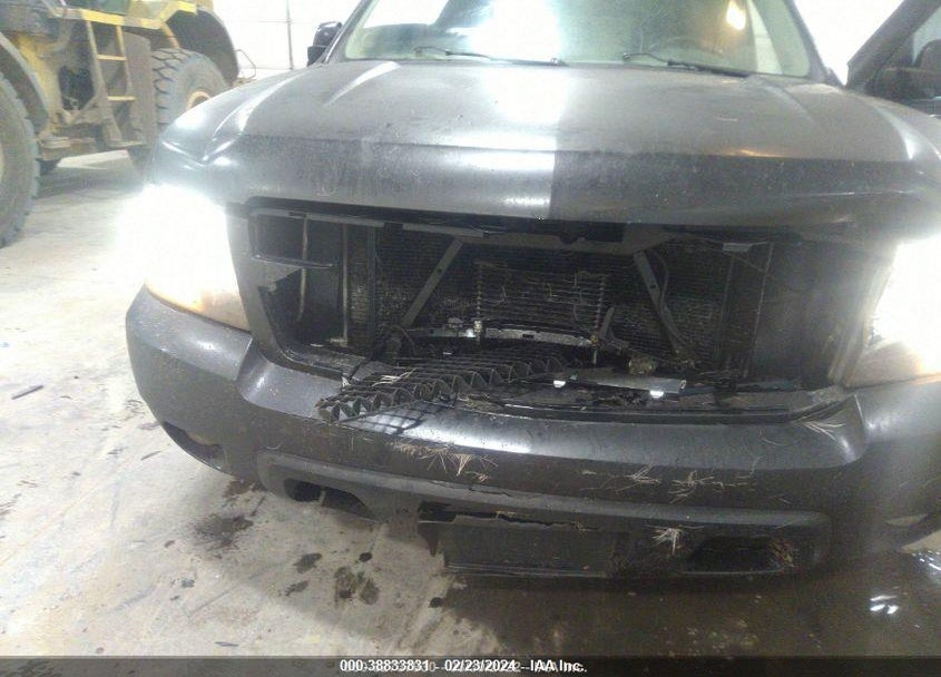 2011 CHEVROLET TAHOE LT VIN: 1GNSKBE00BR214936