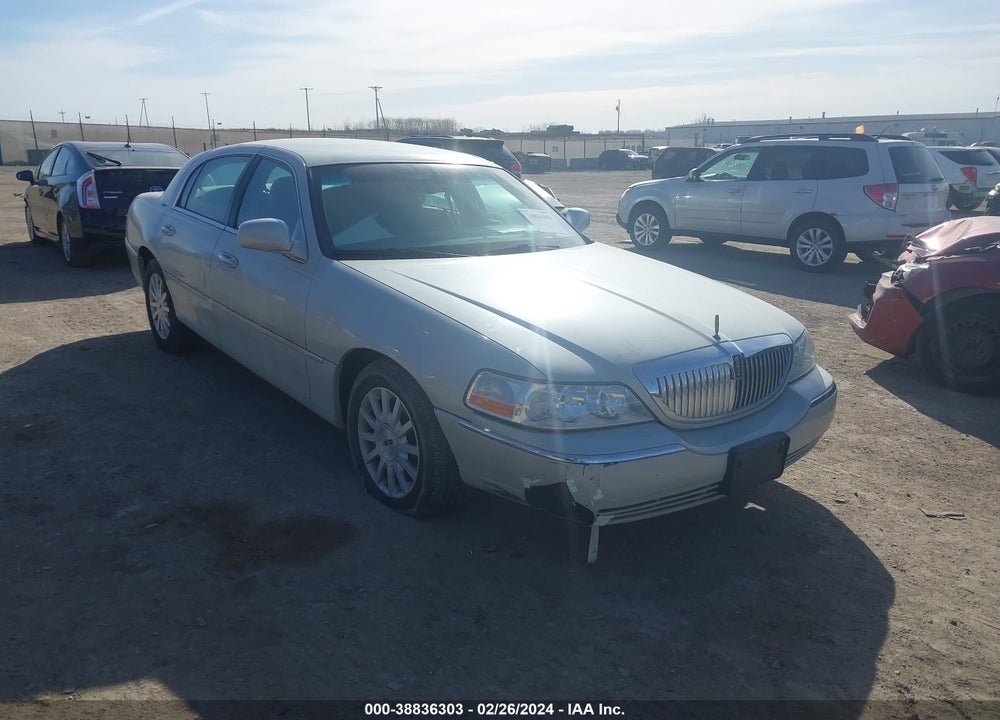 2006 LINCOLN TOWN CAR SIGNATURE VIN: 1LNHM81W96Y608064