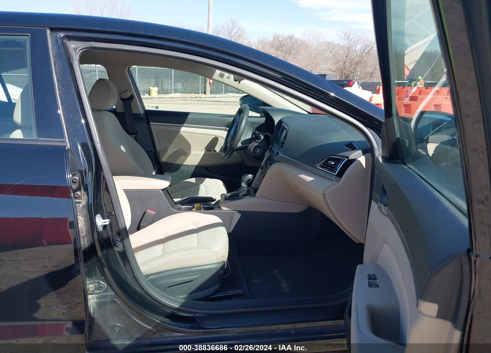 2018 HYUNDAI ELANTRA SEL VIN: 5NPD84LF0JH396243