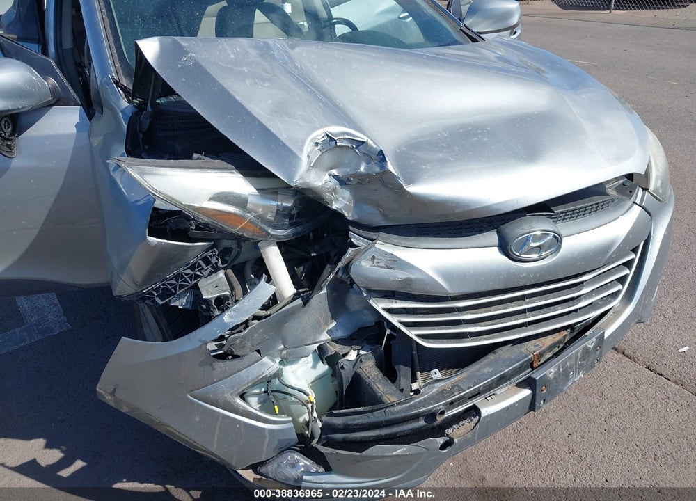 2015 HYUNDAI TUCSON SE VIN: KM8JU3AG2FU084941