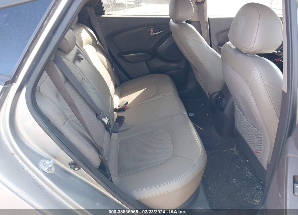 2015 HYUNDAI TUCSON SE VIN: KM8JU3AG2FU084941