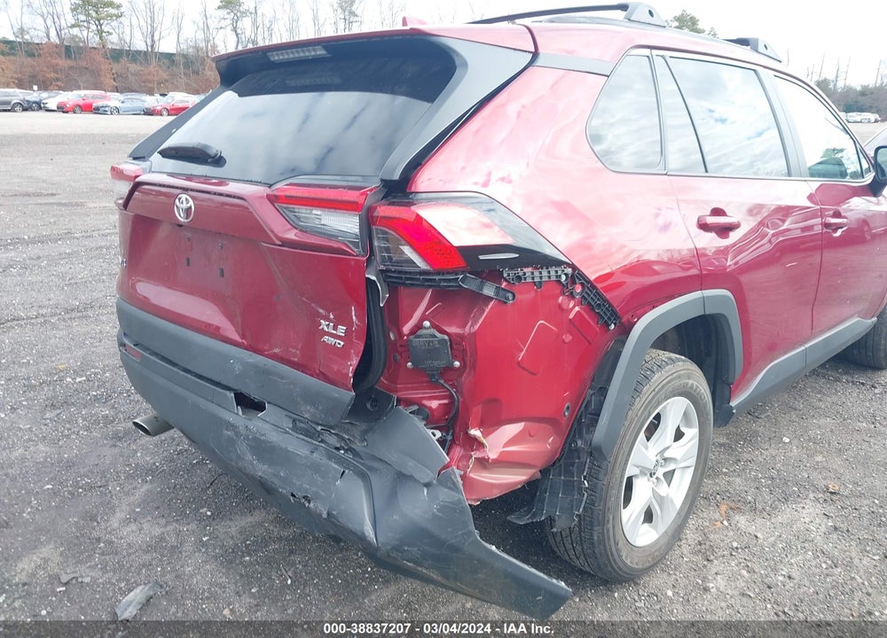 2021 TOYOTA RAV4 XLE VIN: 2T3P1RFV1MW228917