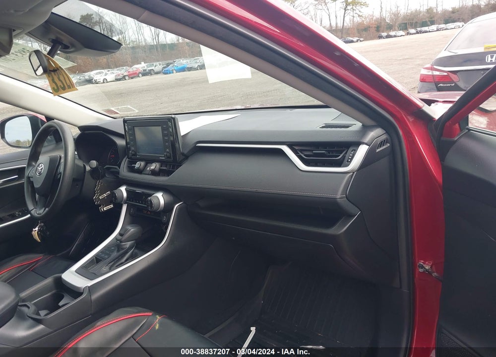 2021 TOYOTA RAV4 XLE VIN: 2T3P1RFV1MW228917