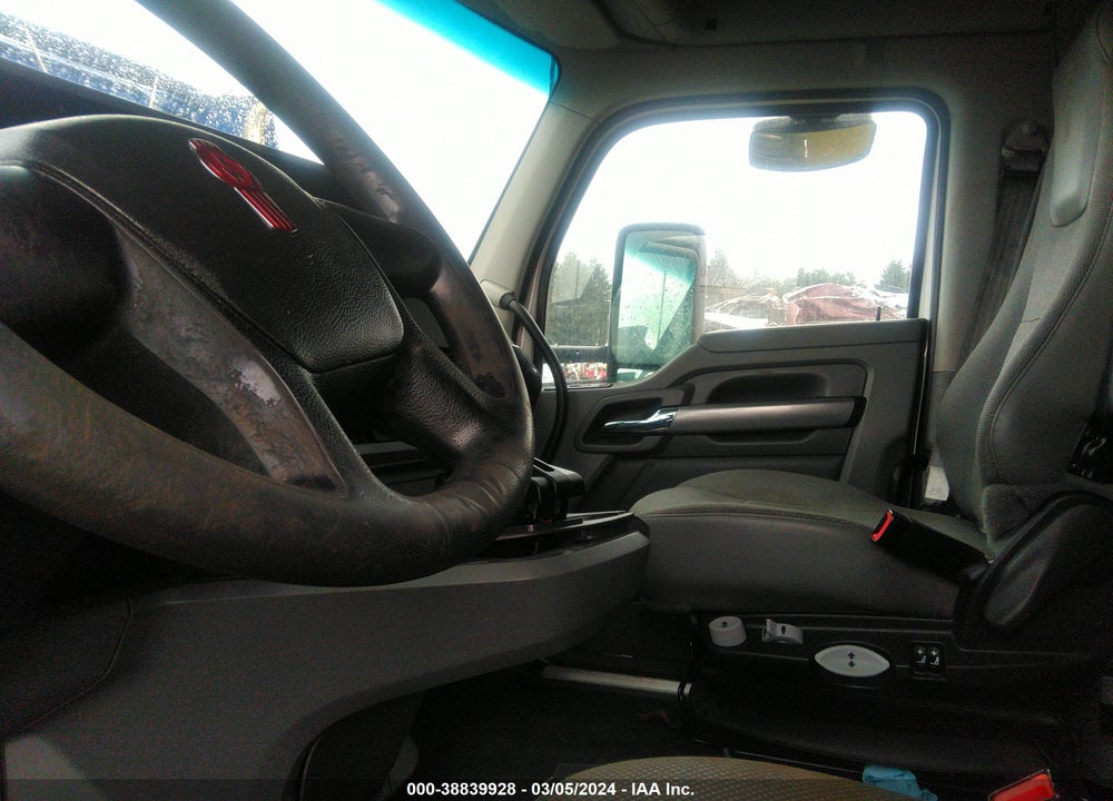 2018 KENWORTH T680 VIN: 1XKYDP9X4JJ215641