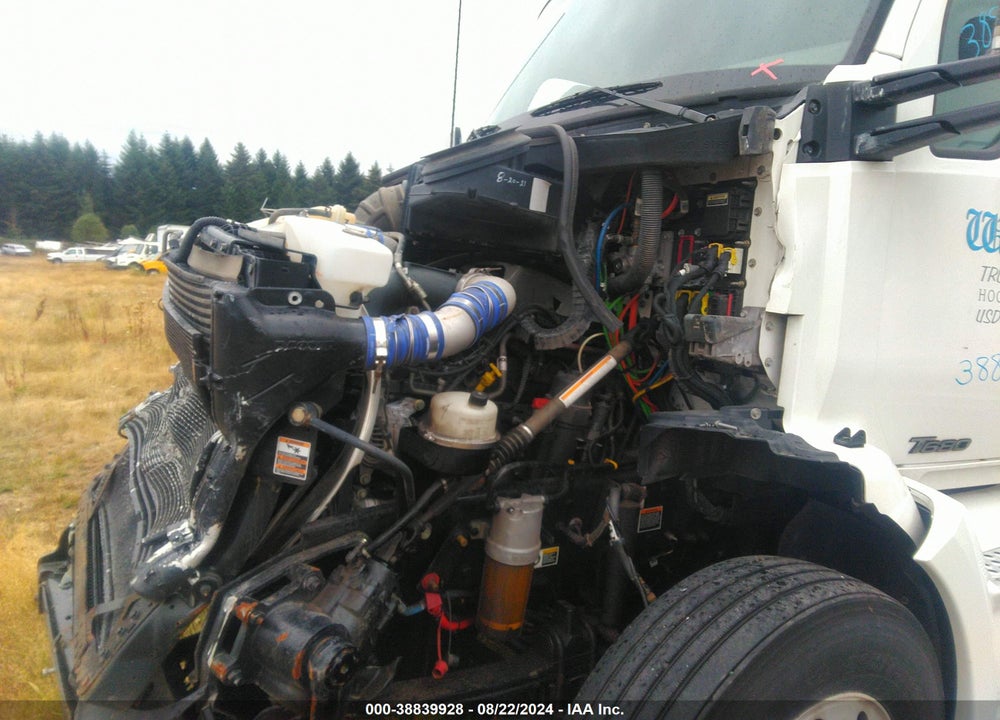 2018 KENWORTH T680 VIN: 1XKYDP9X4JJ215641