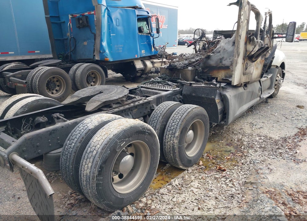 2018 KENWORTH T680 VIN: 1XKYD49X3JJ193243