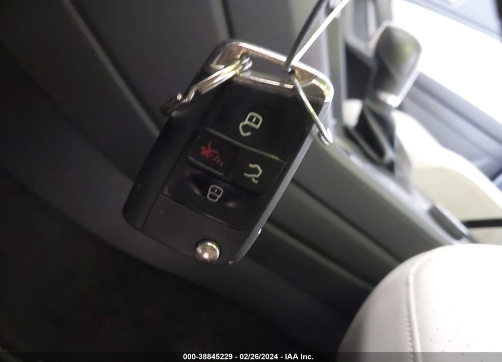 2018 VOLKSWAGEN TIGUAN 2.0T SE/2.0T SEL VIN: 3VV2B7AXXJM005648