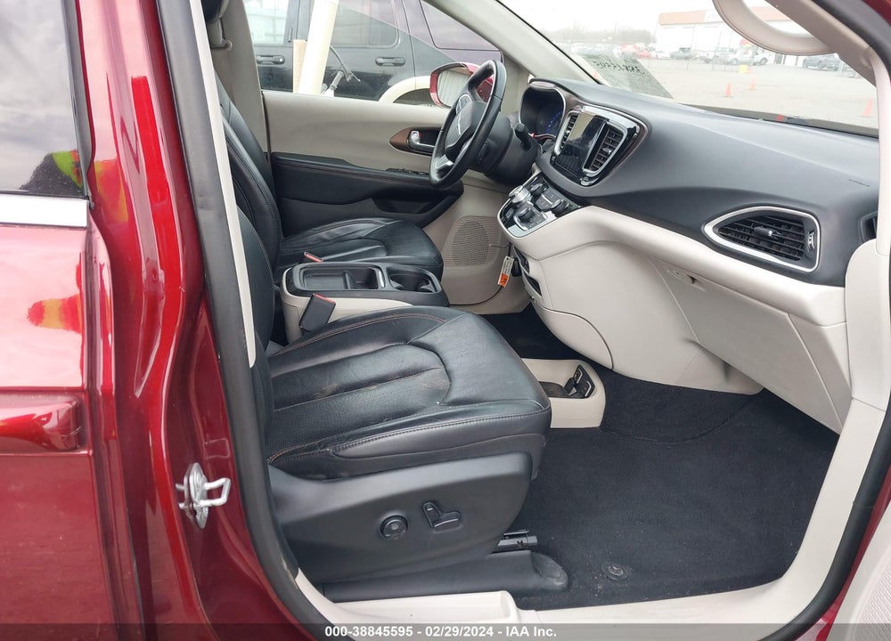 2018 CHRYSLER PACIFICA TOURING L VIN: 2C4RC1BG0JR128695