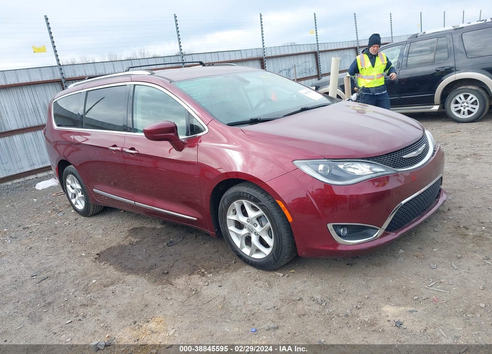 2018 CHRYSLER PACIFICA TOURING L VIN: 2C4RC1BG0JR128695