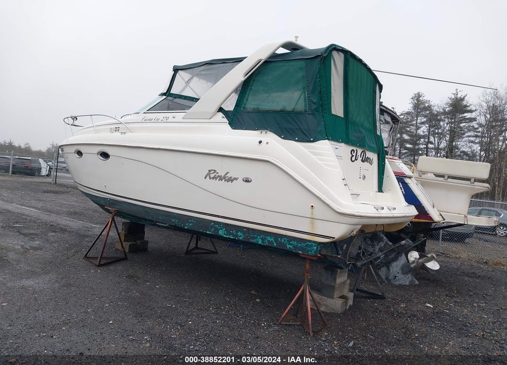 2000 RINKER 270 FIESTA VEE VIN: RNK62604E900