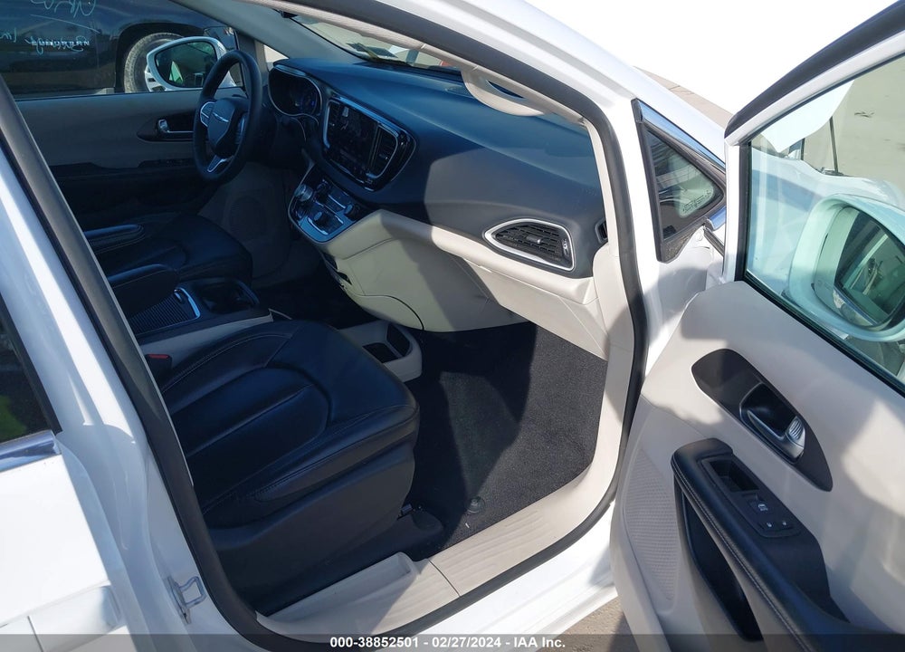 2022 CHRYSLER PACIFICA TOURING L VIN: 2C4RC1BG7NR186079