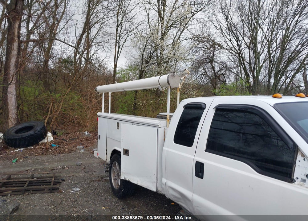 2015 FORD F-350 CHASSIS XL VIN: 1FD7X3ET6FEB83085
