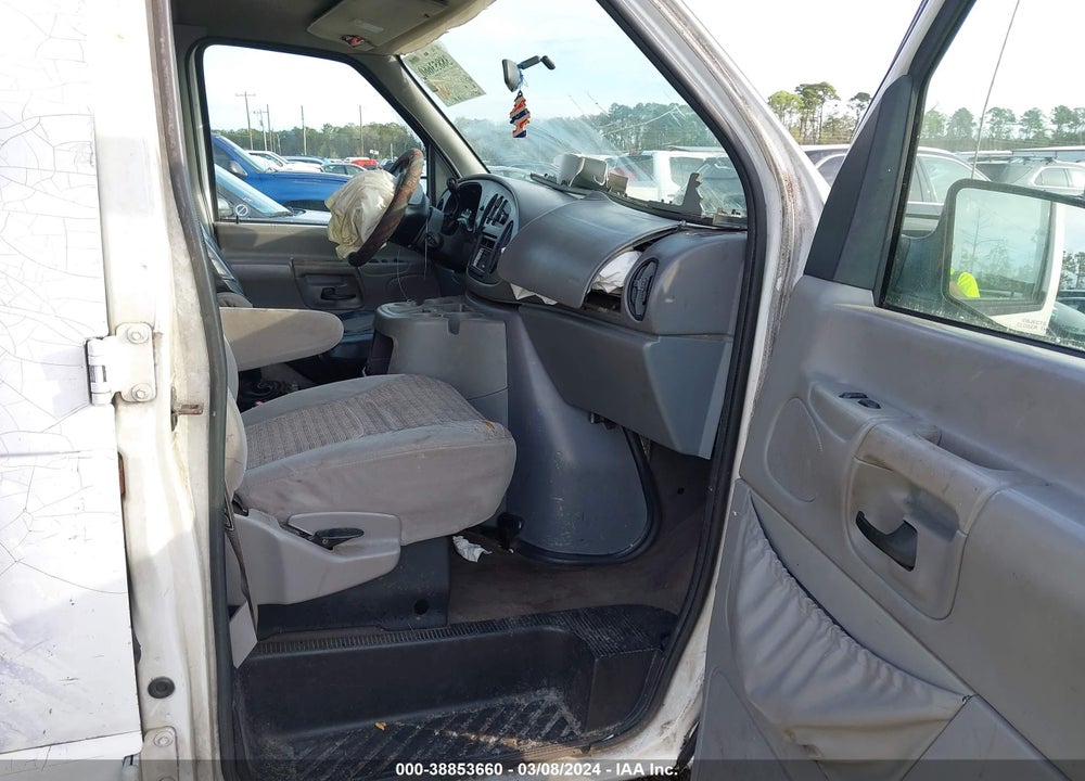 2000 FORD E-350 SUPER DUTY XL/XLT VIN: 1FBSS31S0YHB40944