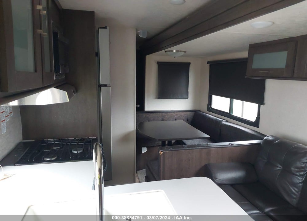 2018 FOREST RIVER SALEM VIN: 4X4TSMF23JA321639