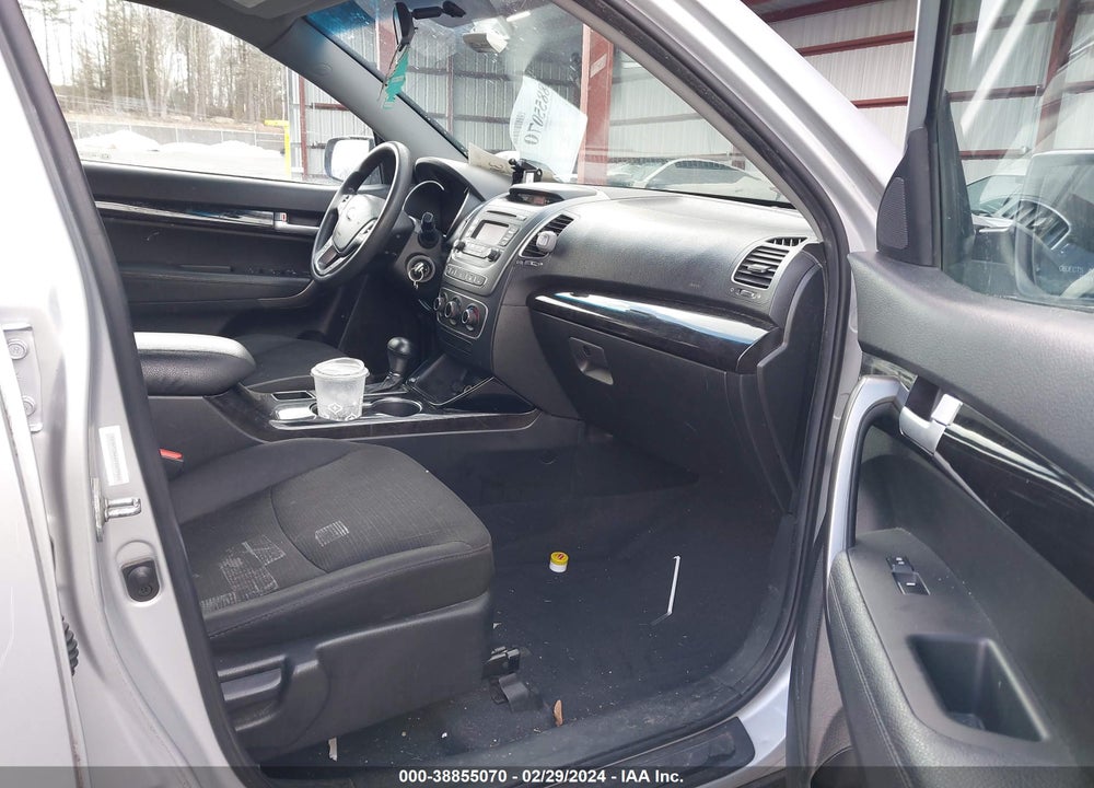 2015 KIA SORENTO VIN: 5XYKT3A66FG579406