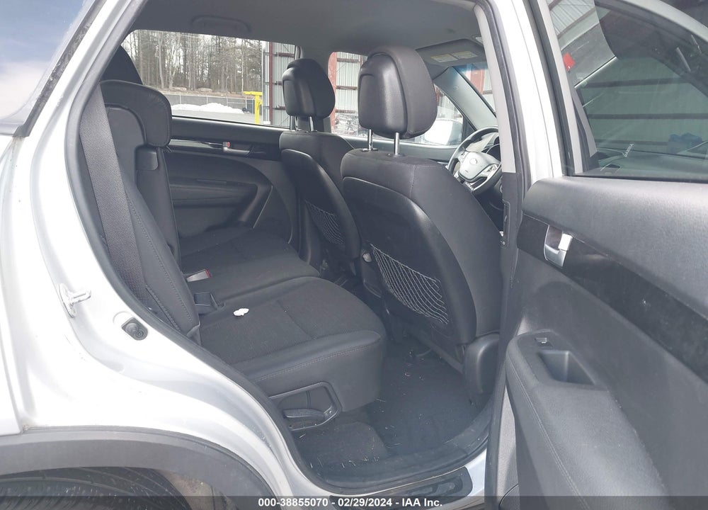 2015 KIA SORENTO VIN: 5XYKT3A66FG579406