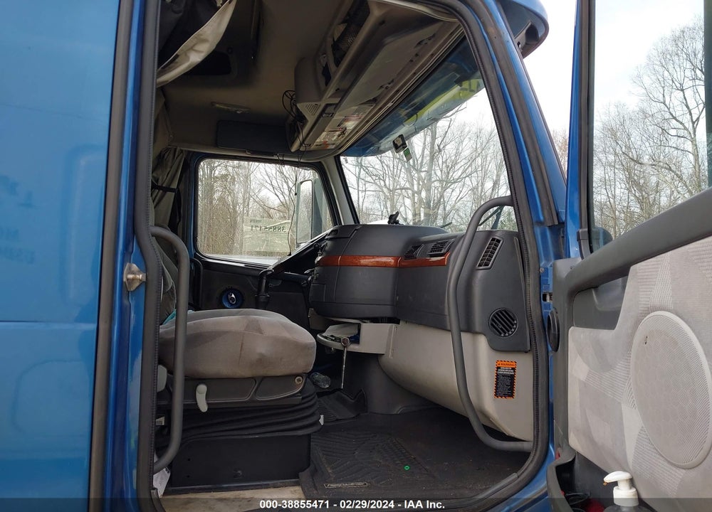 2010 VOLVO VN VIN: 4V4NC9EH3AN288959
