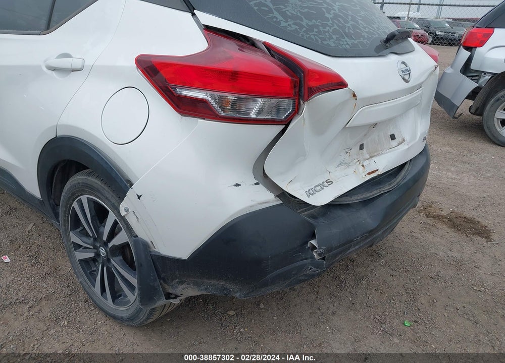 2018 NISSAN KICKS SV VIN: 3N1CP5CU6JL508498