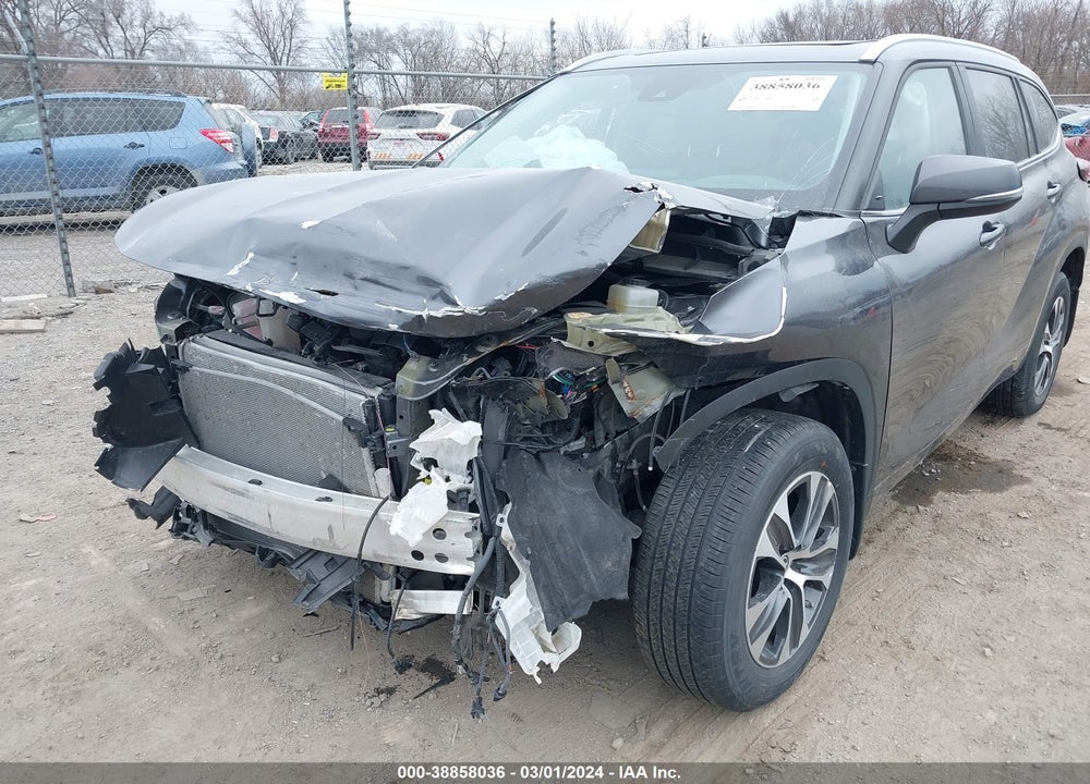 2023 TOYOTA HIGHLANDER XLE VIN: 5TDKDRBH1PS021578