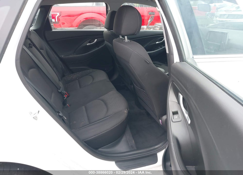 2019 HYUNDAI ELANTRA GT VIN: KMHH35LE5KU107082