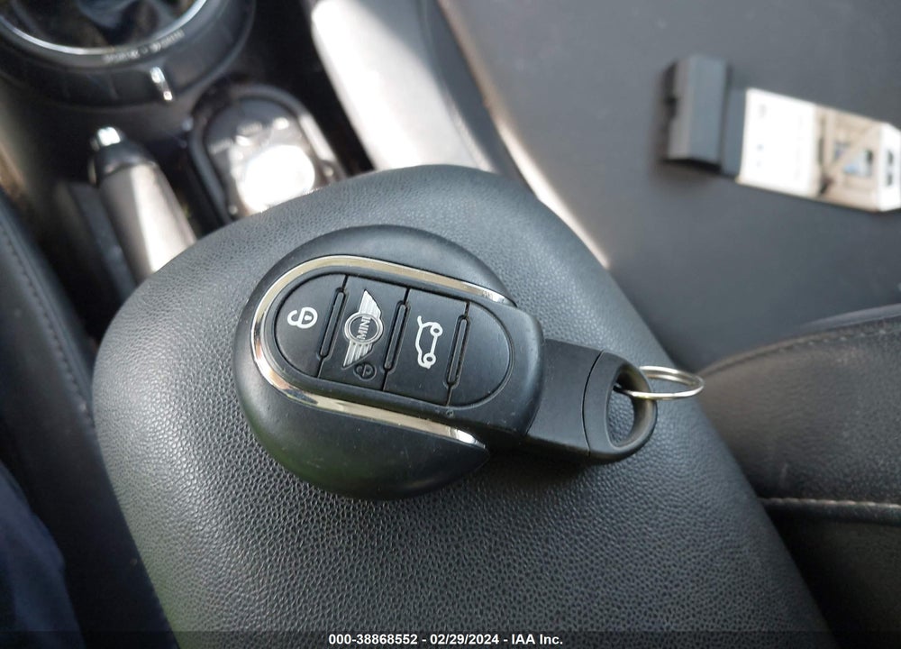 2016 MINI HARDTOP COOPER VIN: WMWXP5C50G3B15365