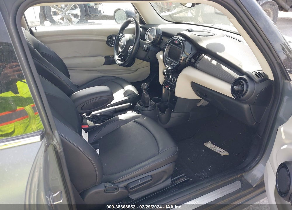 2016 MINI HARDTOP COOPER VIN: WMWXP5C50G3B15365