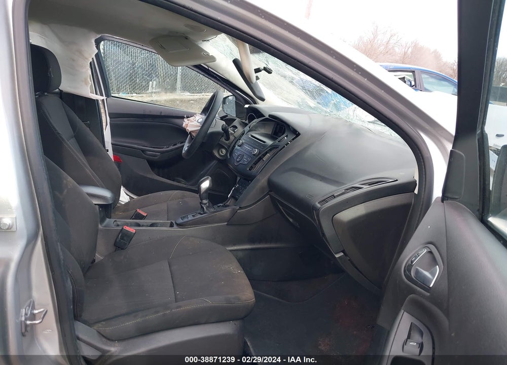 2017 FORD FOCUS SE VIN: 1FADP3F25HL235646