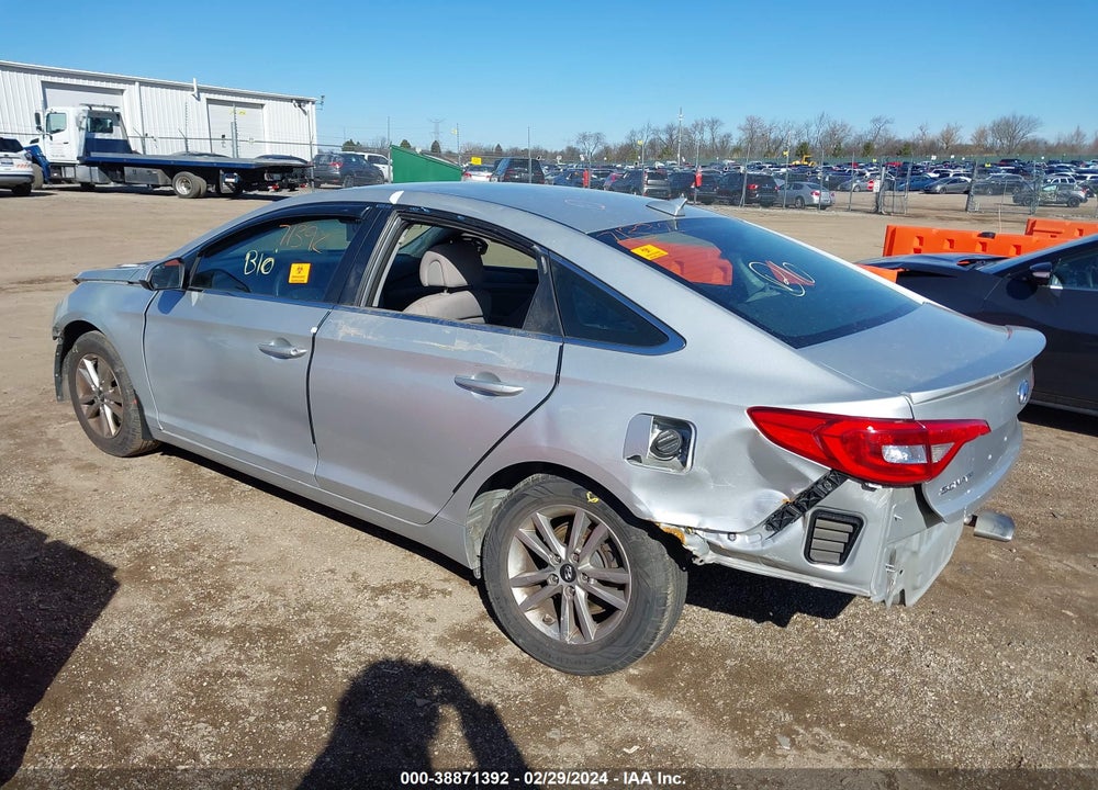 2015 HYUNDAI SONATA SE VIN: 5NPE24AFXFH171988