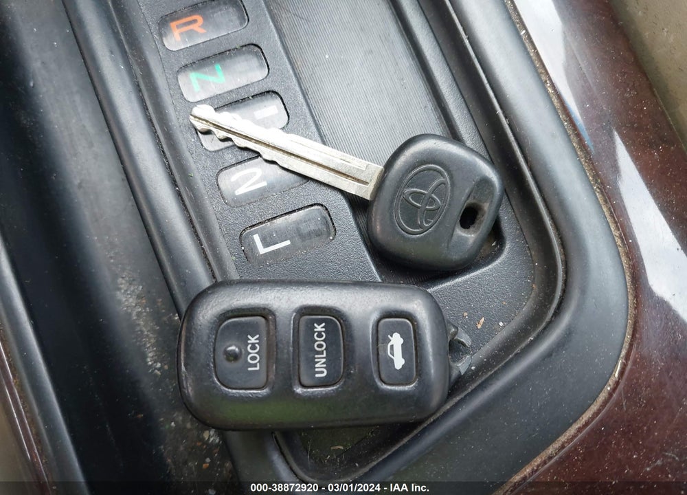 1998 TOYOTA AVALON XLS VIN: 4T1BF18B7WU230313