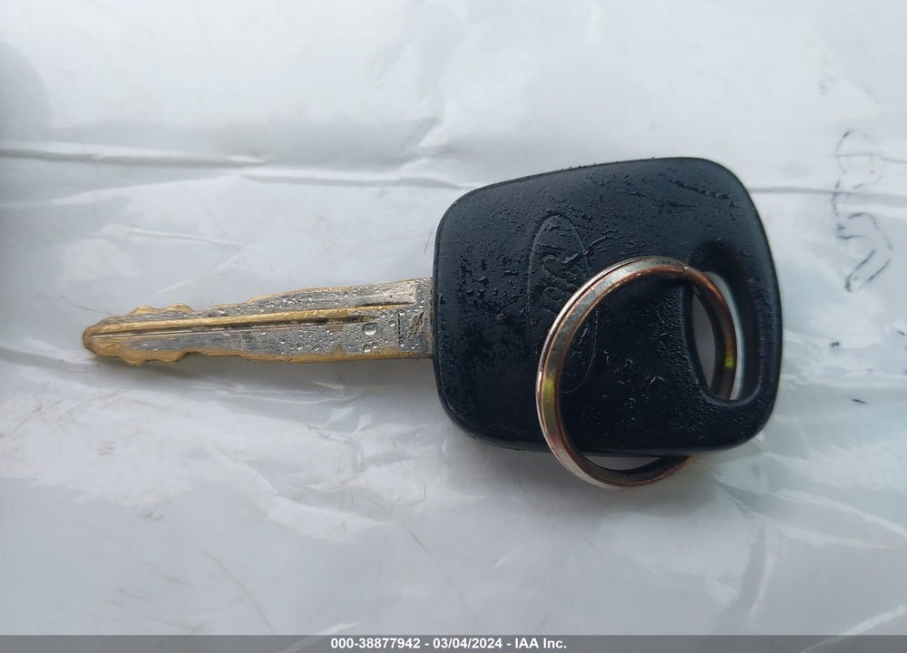 2005 FORD FOCUS ZX4 VIN: 1FAFP34NX5W208149