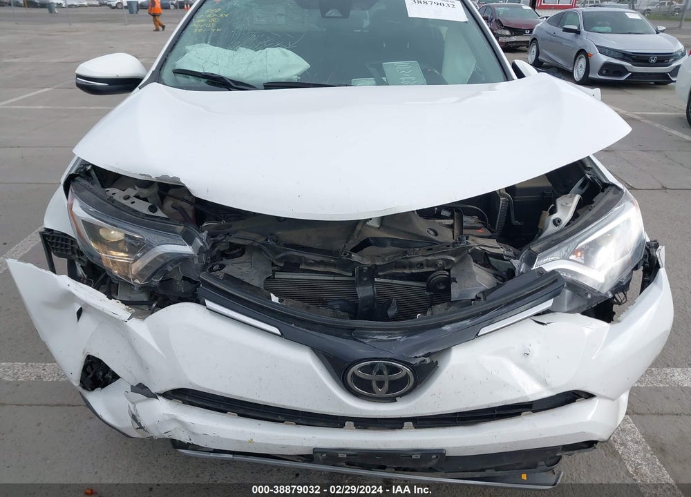 2017 TOYOTA RAV4 XLE VIN: 2T3RFREV7HW565075