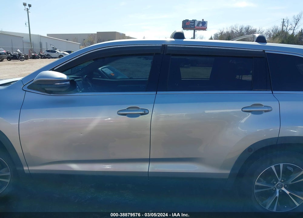 2019 TOYOTA HIGHLANDER LE VIN: 5TDZZRFH3KS363729