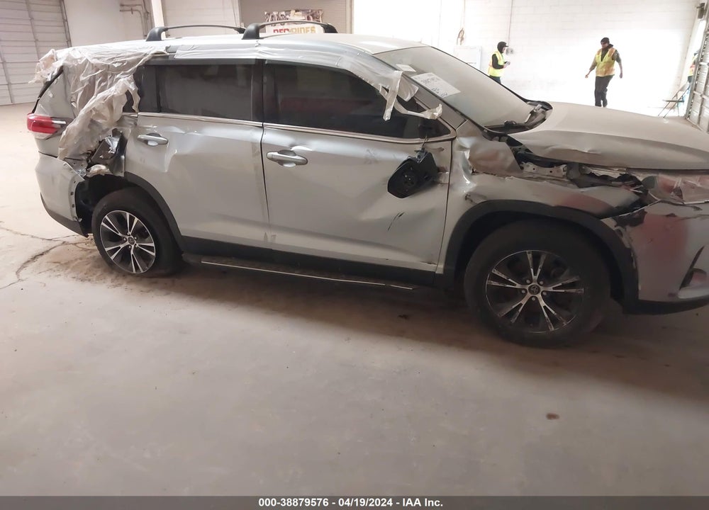2019 TOYOTA HIGHLANDER LE VIN: 5TDZZRFH3KS363729