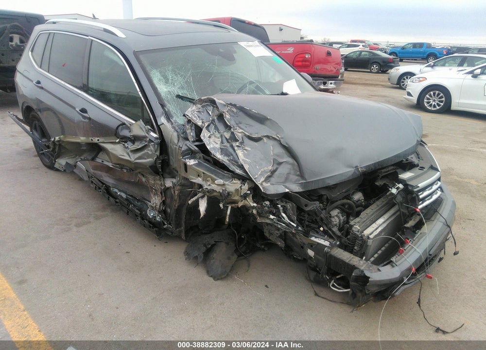 2018 VOLKSWAGEN TIGUAN 2.0T SEL PREMIUM VIN: 3VV4B7AX9JM193636