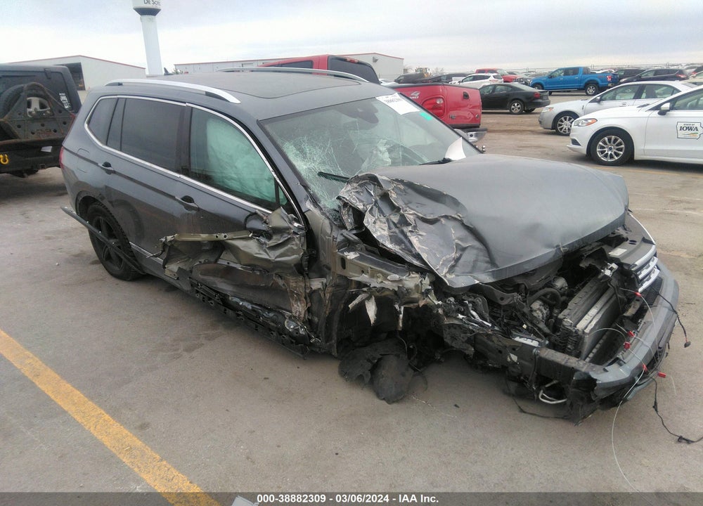 2018 VOLKSWAGEN TIGUAN 2.0T SEL PREMIUM VIN: 3VV4B7AX9JM193636