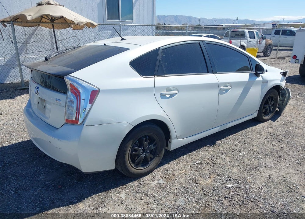 2015 TOYOTA PRIUS TWO VIN: JTDKN3DU4F1933010