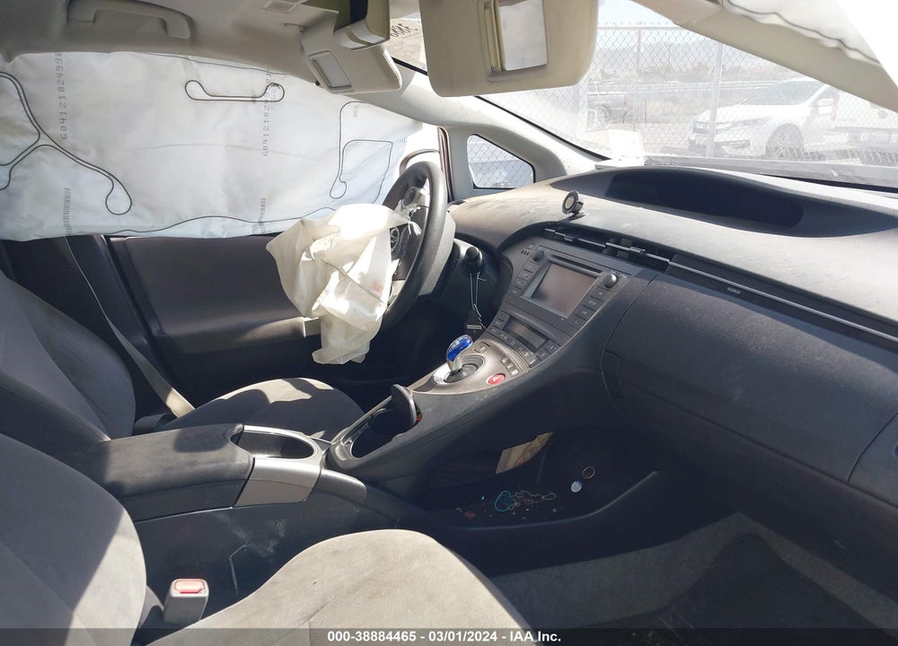 2015 TOYOTA PRIUS TWO VIN: JTDKN3DU4F1933010