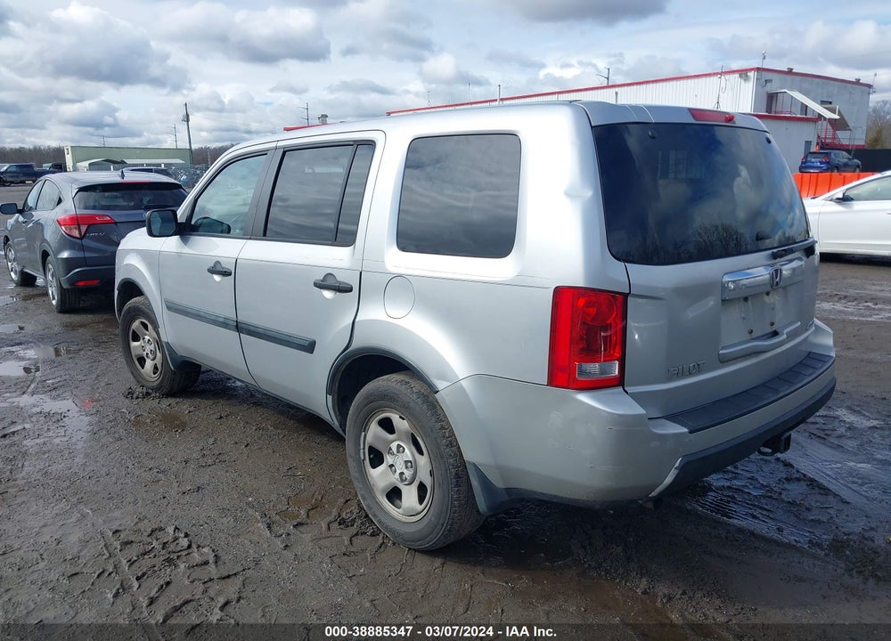 2011 HONDA PILOT LX VIN: 5FNYF4H26BB021423